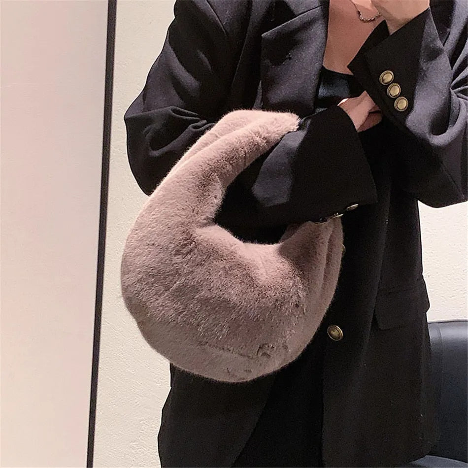Crescent - Fur Women's Small Half Moon Bag Luxury Warm Plush Wrist Bags for Women Fashion Furry Short Handle Clutch Cute Ladies Coin Purses
