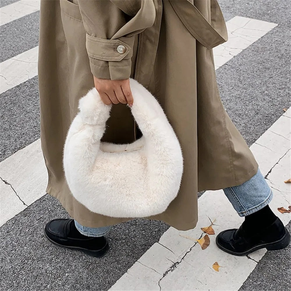 Crescent - Fur Women's Small Half Moon Bag Luxury Warm Plush Wrist Bags for Women Fashion Furry Short Handle Clutch Cute Ladies Coin Purses
