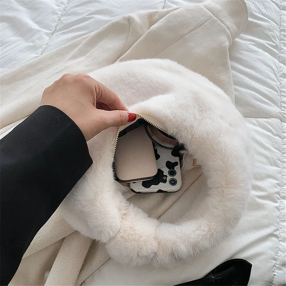 Crescent - Fur Women's Small Half Moon Bag Luxury Warm Plush Wrist Bags for Women Fashion Furry Short Handle Clutch Cute Ladies Coin Purses